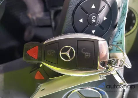 2012 Mercedes-Benz Glk 350 4Matic z USA, uszkodzony, nr VIN WDCGG8HB2CF930864